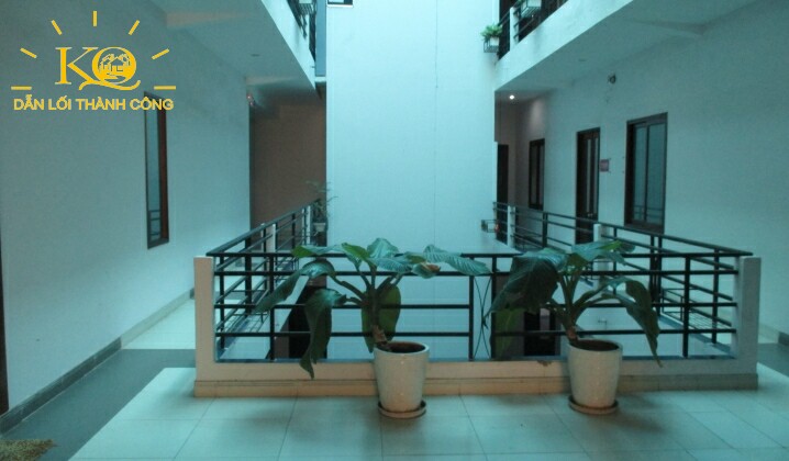 Hành lang bên trong tòa nhà Thanh Niên building
