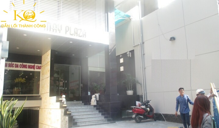 Khu vực phía trước May Plaza