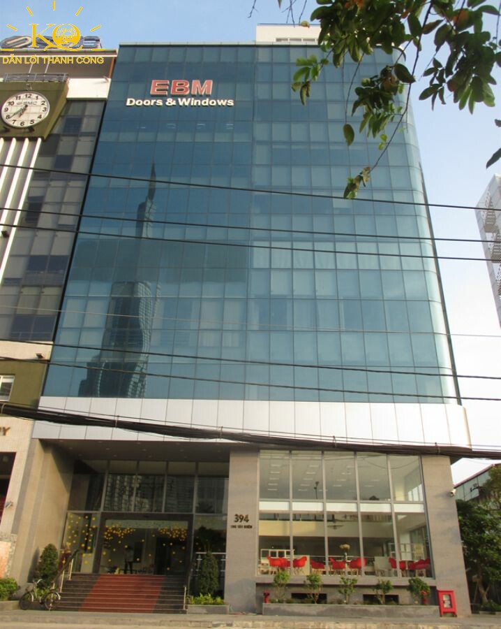 Ben-ngoai-EBM-Building