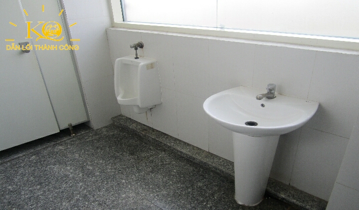 Toilet tại tòa nhà Cimigo Building