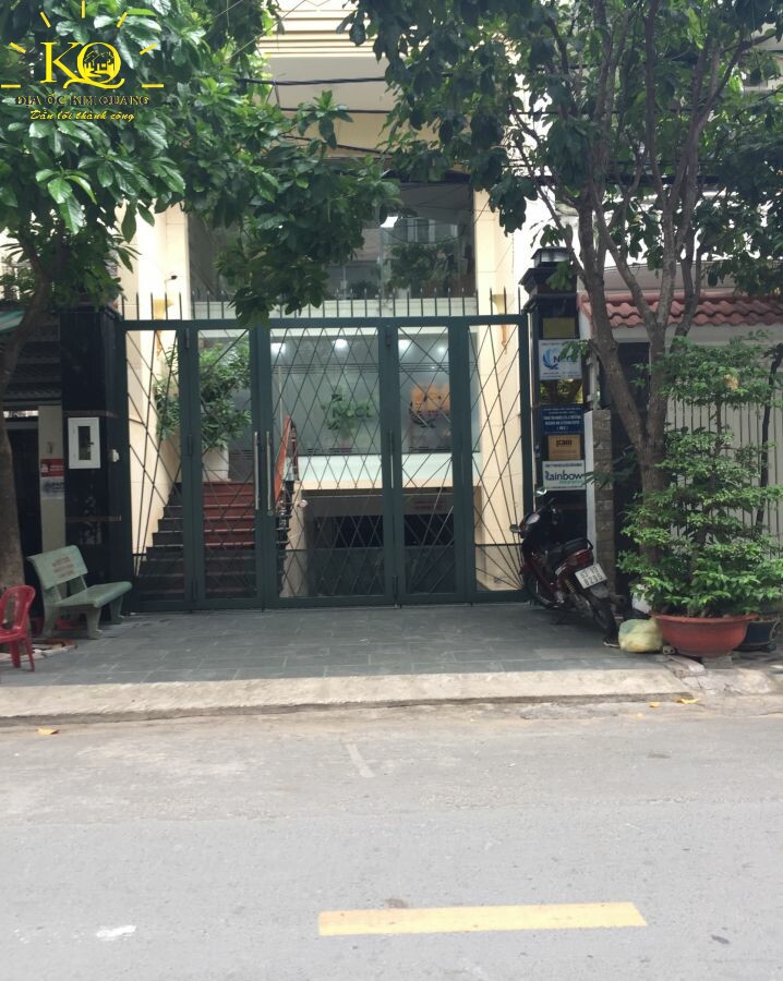 Phía trước NMH Building