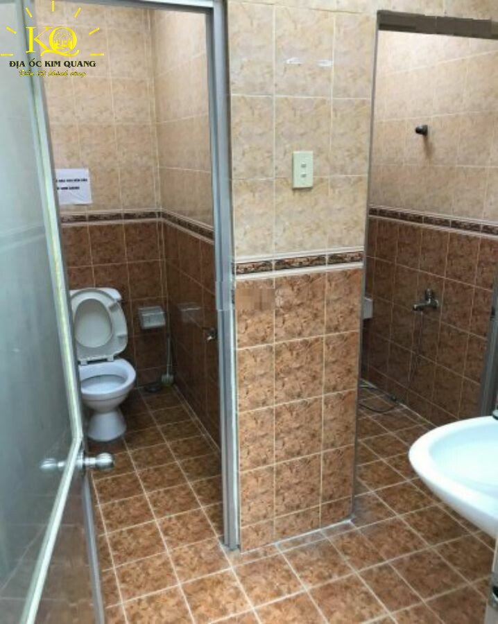 Toilet-Anpha-Le-Lai
