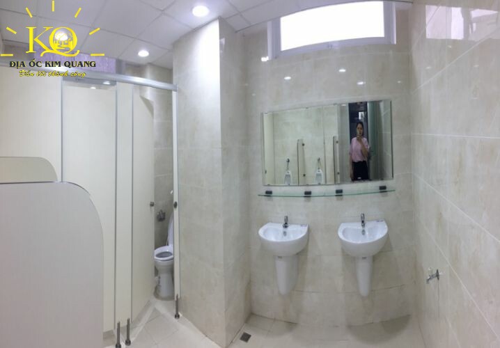 Toilet-Toa-nha-Thuy-Loi-4.jpg
