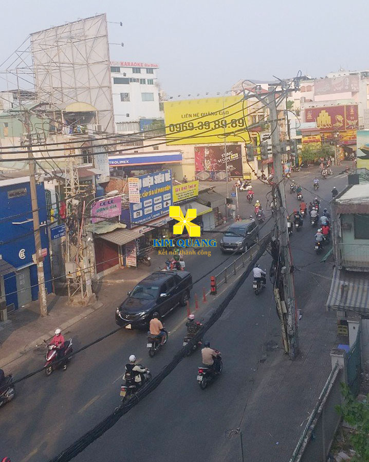 Hướng view nhìn xuống đường Lê Quang Định trước tòa nhà cho thuê