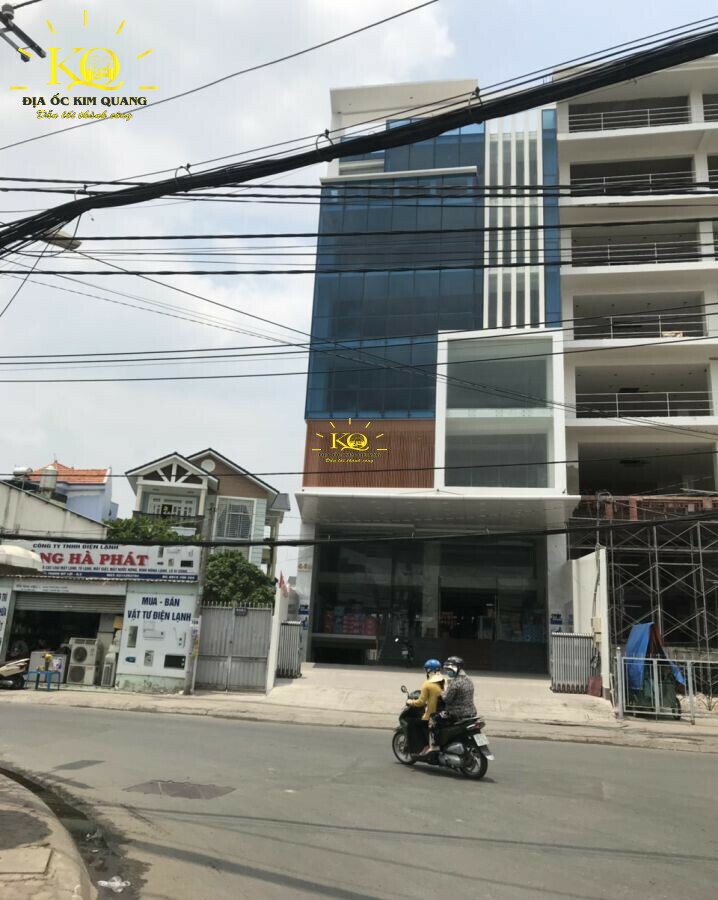 Phía trước tòa nhà Nguyễn Thị Định Building