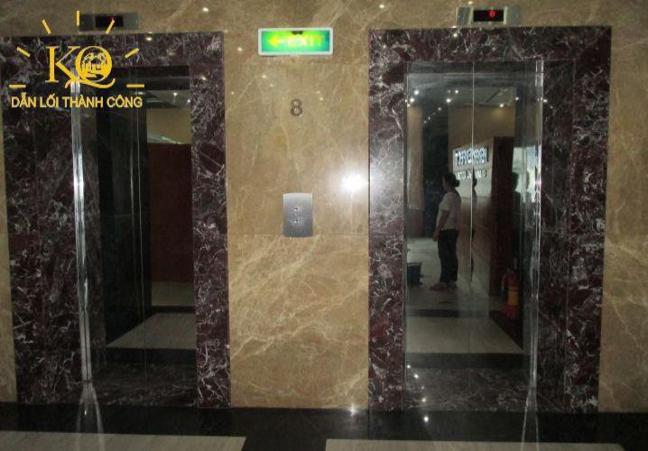 Thang máy tại tòa nhà cho thuê nguyên căn đường Lê Thị Hống Gấm quận 1