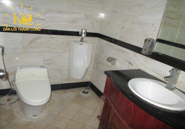 Toilet tòa nhà cho thuê nguyên căn đường Lê Thị Hống Gấm quận 1 