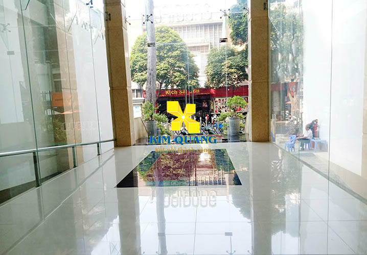 Hình chụp tầng trệt từ tòa nhà cho thuê đường Cao Thắng