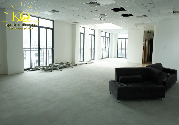 Diện tích trống bên trong tòa nhà văn phòng cho thuê nguyên căn đường Cô Giang quận 1