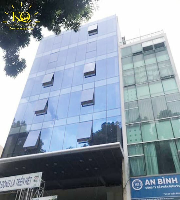 Hình chụp bao quát nguyên tòa nhà văn phòng cho thuê tại quận Tân Bình đường Lam Sơn