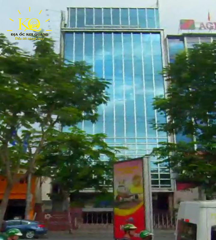 Hình chụp bao quát nguyên tòa nhà văn phòng cho thuê khu sân bay quận Tân Bình