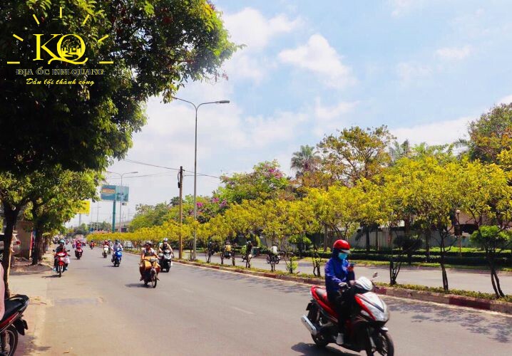 Giao thông phía trước Golden Luxury SG Bridge