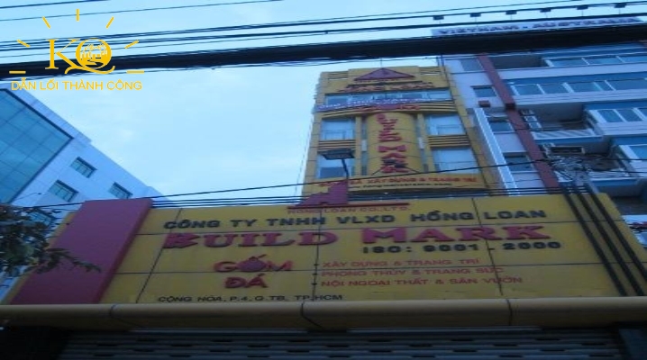 cho-thue-van-phong-gom-hong-loan-office-house-phia-truoc-toa-nha