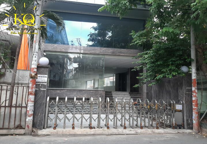 Phía trước tòa nhà LS Building 