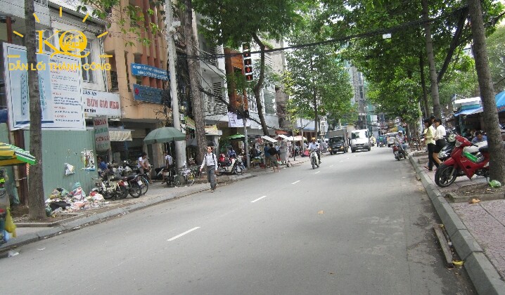 Đường phía trước Nguyễn Công Trứ building