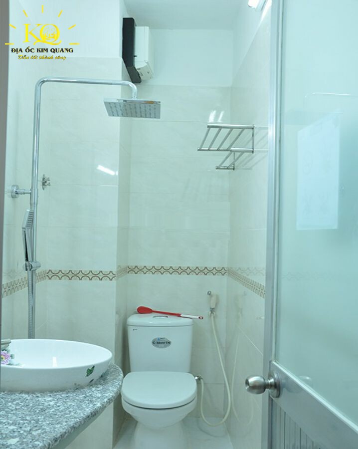 cho-thue-van-phong-phuc-quy-2-building-toilet