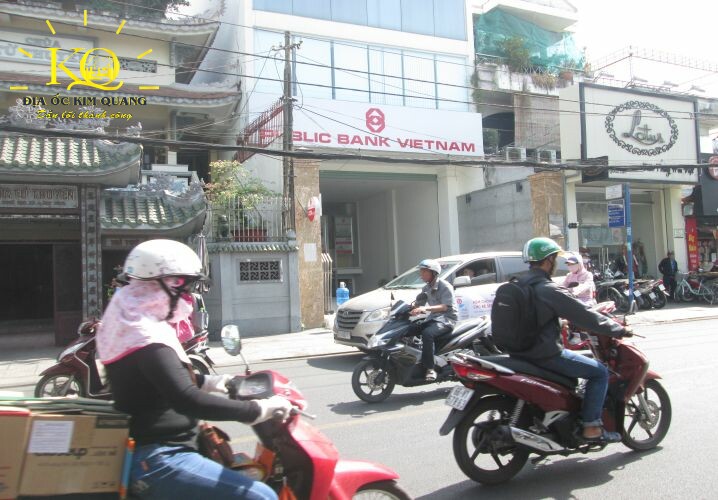 Phía trước Public Bank Vietnam