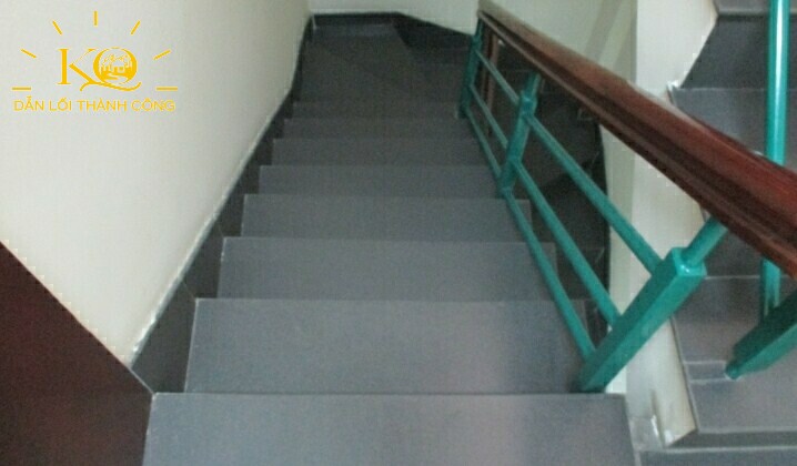 Lối thang bộ tại tòa nhà Dương Anh building