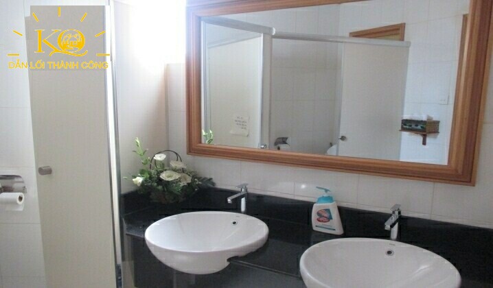 cho-thue-van-phong-quan-1-gia-re-ha-vinh-building-8-restroom-dia-oc-kim-quang