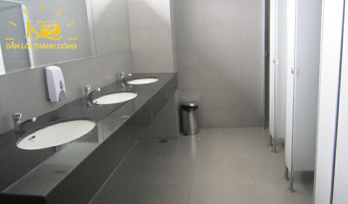 Toilet tại tòa nhà HMC Tower