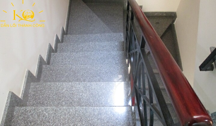 Lối thang bộ tại tòa nhà HYAT Building
