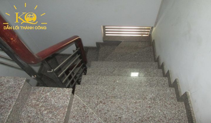 Lối thang bộ tại tòa nhà Khang Thông building
