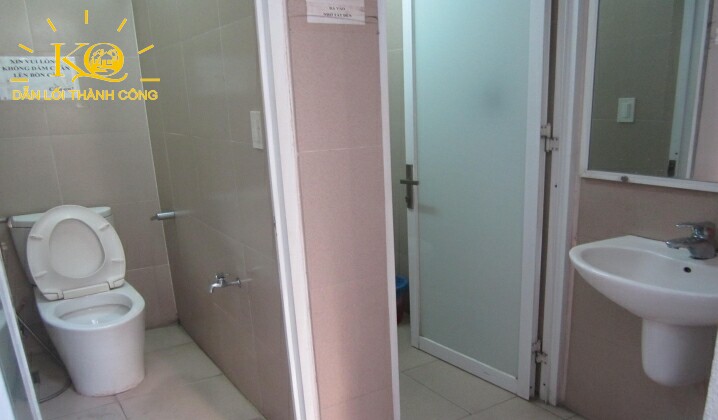Toilet tại tòa nhà Lam Giang Tower