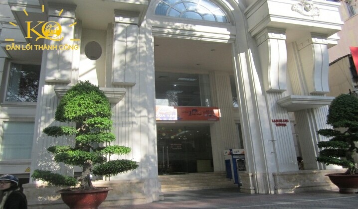 Phía trước tòa nhà Lam Giang Tower