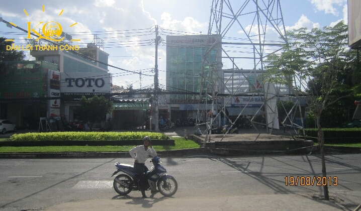 cho-thue-van-phong-quan-2-toa-nha-blue-office-building-7-con-duong-phia-truoc-toa-nha-dia-oc-kim-quang