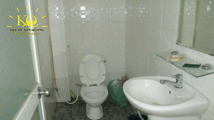 cho-thue-van-phong-quan-3-family-mart-building-11-toilet-sach-dia-oc-kim-quang