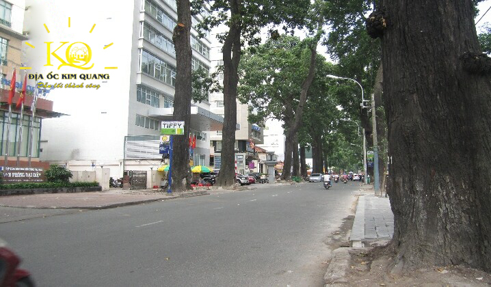 Con đường phía trước tòa nhà I - Tower