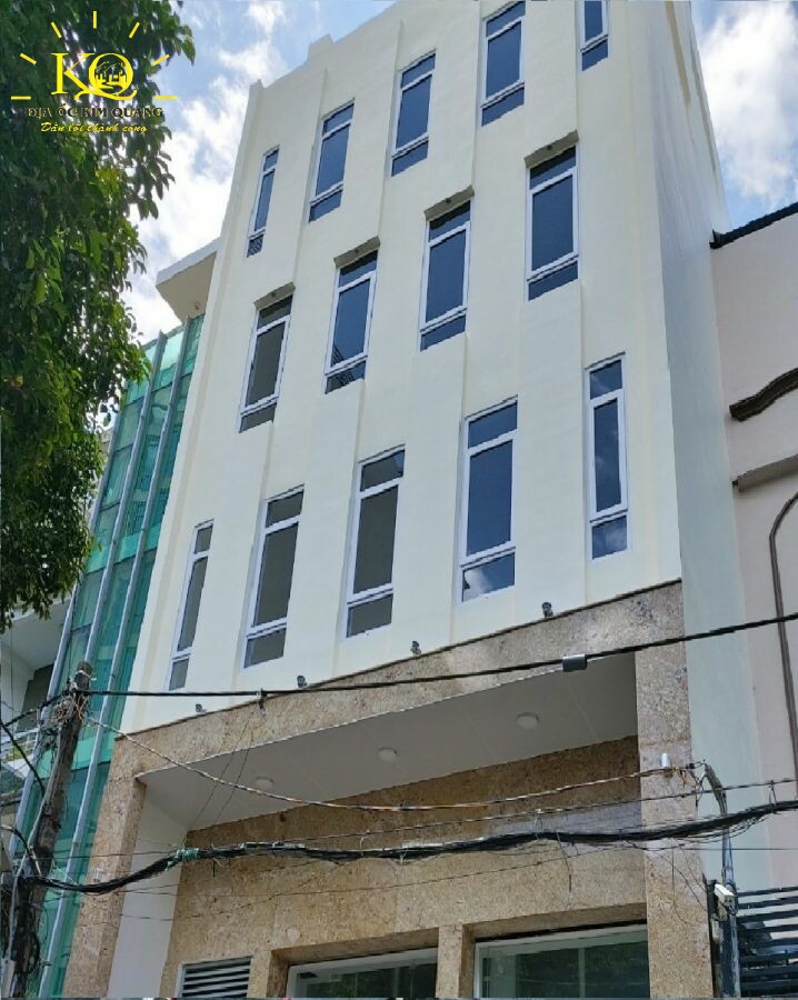 Bên ngoài tòa nhà QVT Building