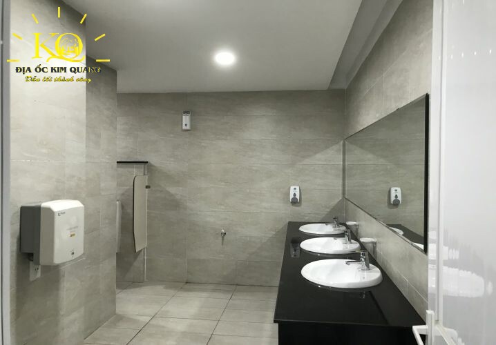 cho-thue-van-phong-tcl-building-toilet