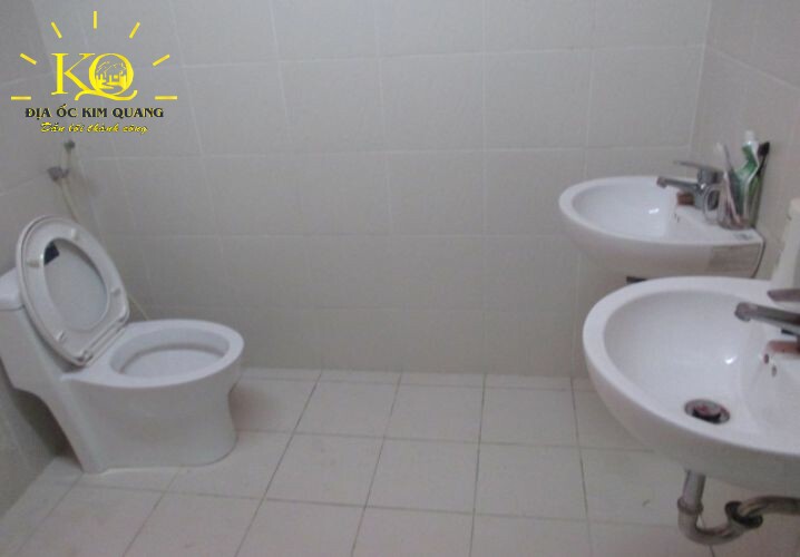 Toilet bên trong Lương Định Của building