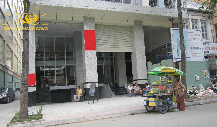 Phía trước tòa nhà Nguyễn Công Trứ building