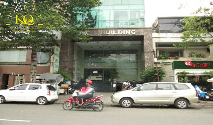 Phía trước tòa nhà Nguyễn Nguyễn building