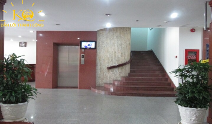 Lối thang bộ tòa nhà Satra Building