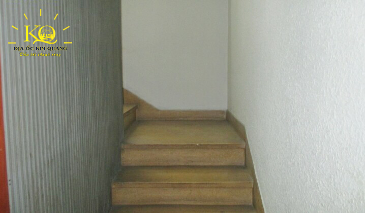 Lối thang bộ tại tòa nhà Hoàng Đan building