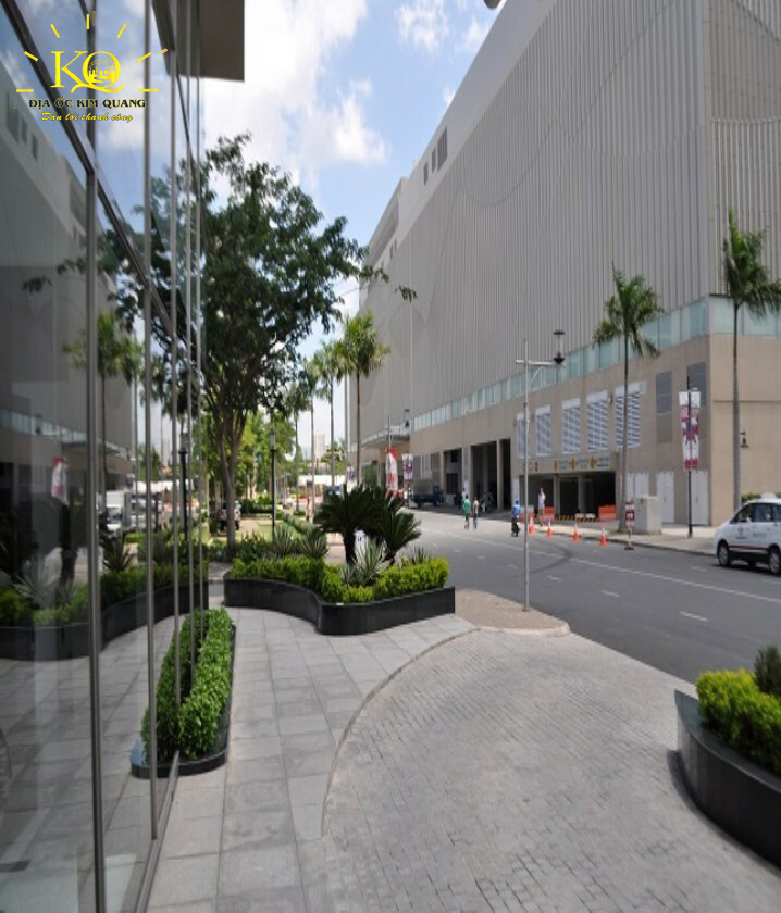Địa ốc Kim Quang Hình chụp phía trước tòa nhà cho thuê văn phòng quận 7 IMV Center