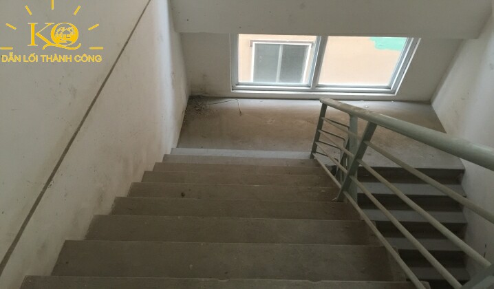 Lối thang bộ tại tòa nhà La Bonita