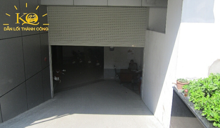 Lối vào hầm xe tòa nhà Newport building