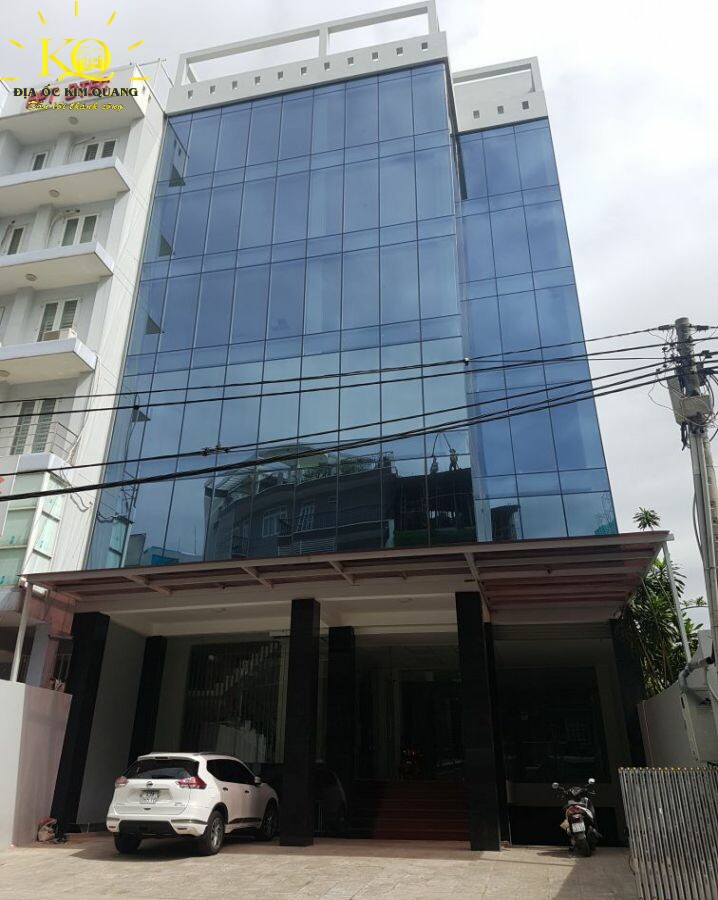 Phía trước tòa nhà Nguyễn Văn Đậu Building