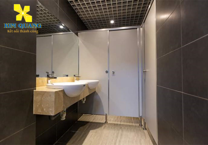 Toilet của tòa nhà City House Office sạch sẽ