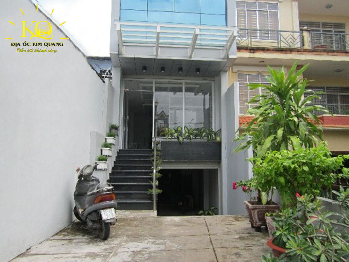 Khuôn viên tòa nhà Ngu​yễn Xí Building