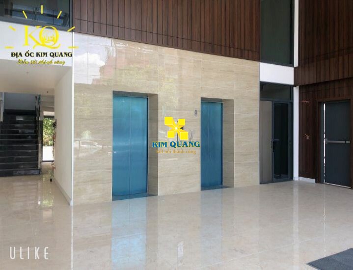 Hình chụp thang máy tòa nhà cho thuê nguyên căn đường Nam Kỳ Khởi Nghĩa quận 3