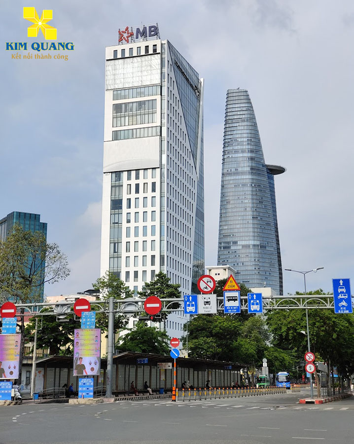 Con đường phía trước tòa nhà Havana Tower