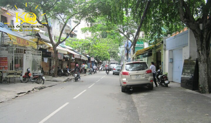 Con đường phía trước tòa nhà PVC Sài Gòn Building