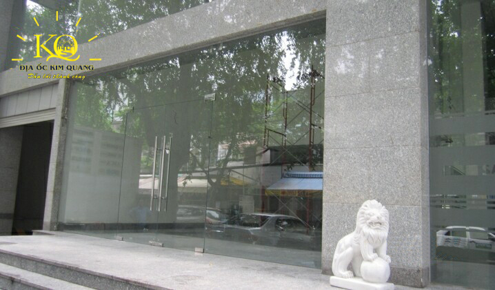 Phía trước tòa nhà PVC Sài Gòn Building