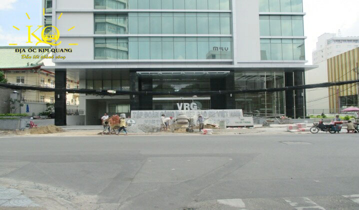 Phía trước tòa nhà VRG Building