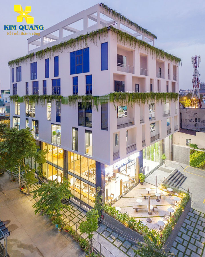 Hình chụp xung quanh tòa nhà The Hub Building có thiết kế mới lạ